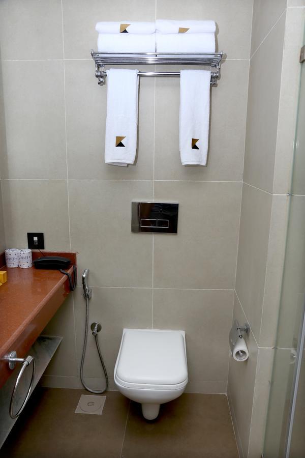 Hotel Mumbai House Andheri East, Мумбаи Экстерьер фото