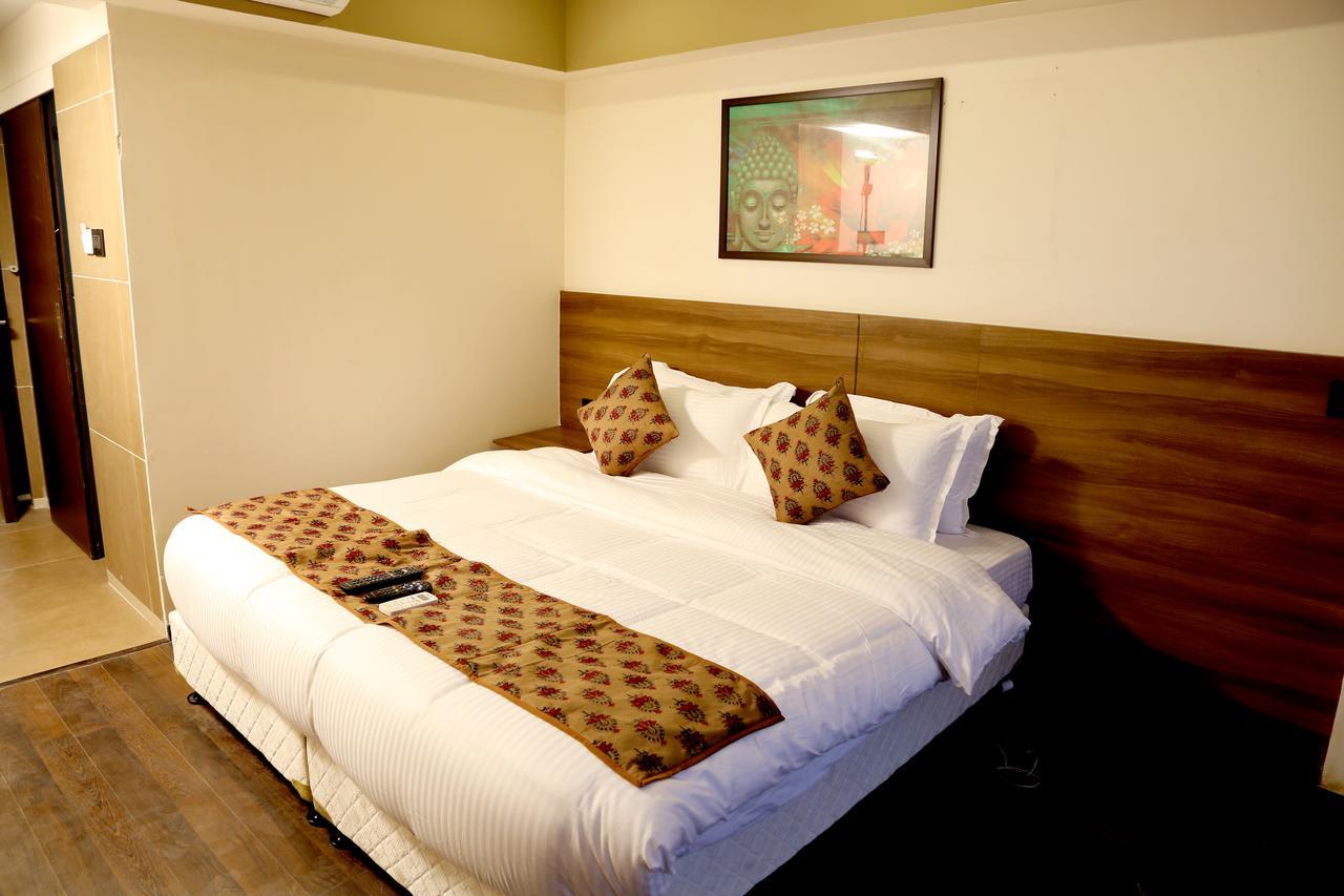 Hotel Mumbai House Andheri East, Мумбаи Экстерьер фото